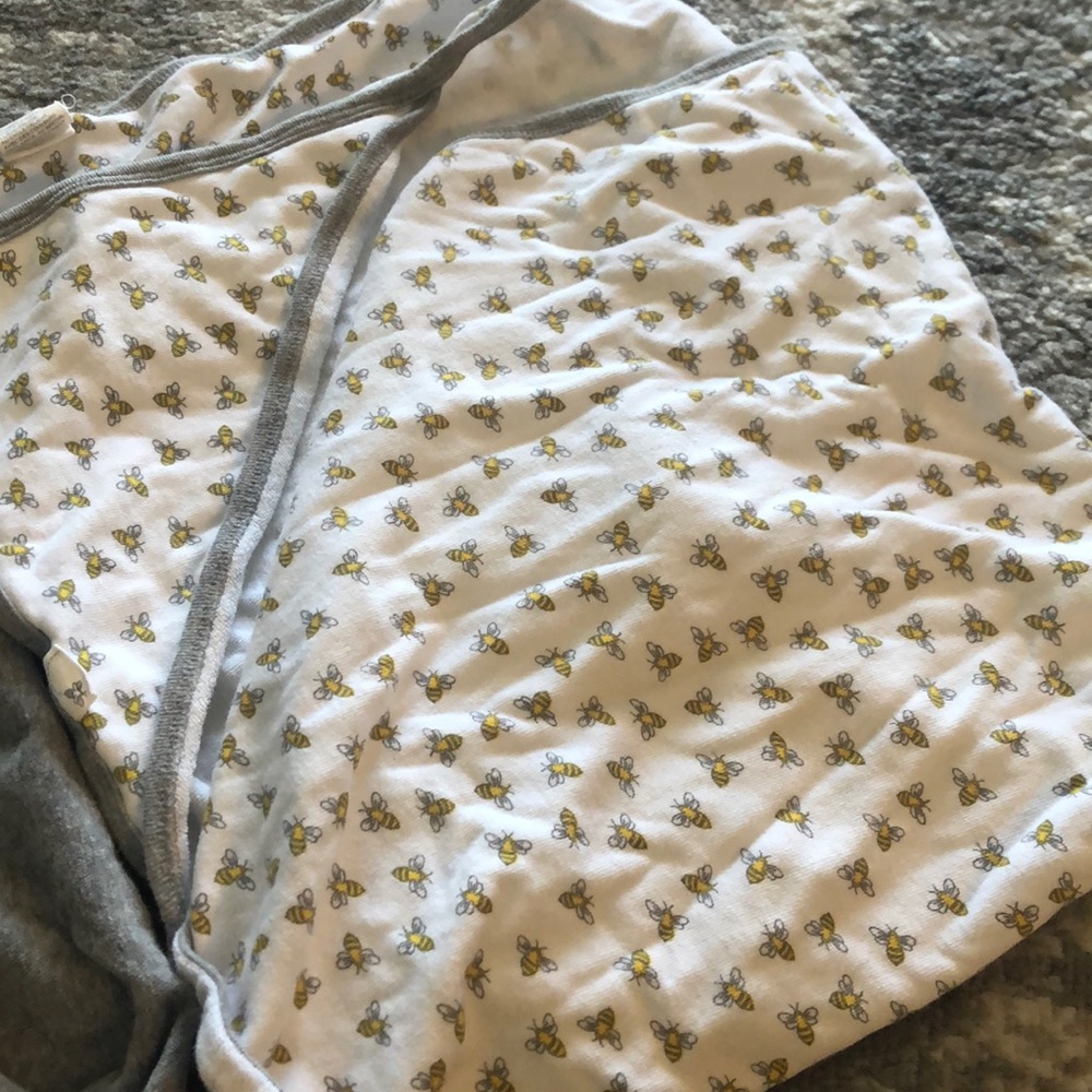 2 Burts bees bath towels good condition